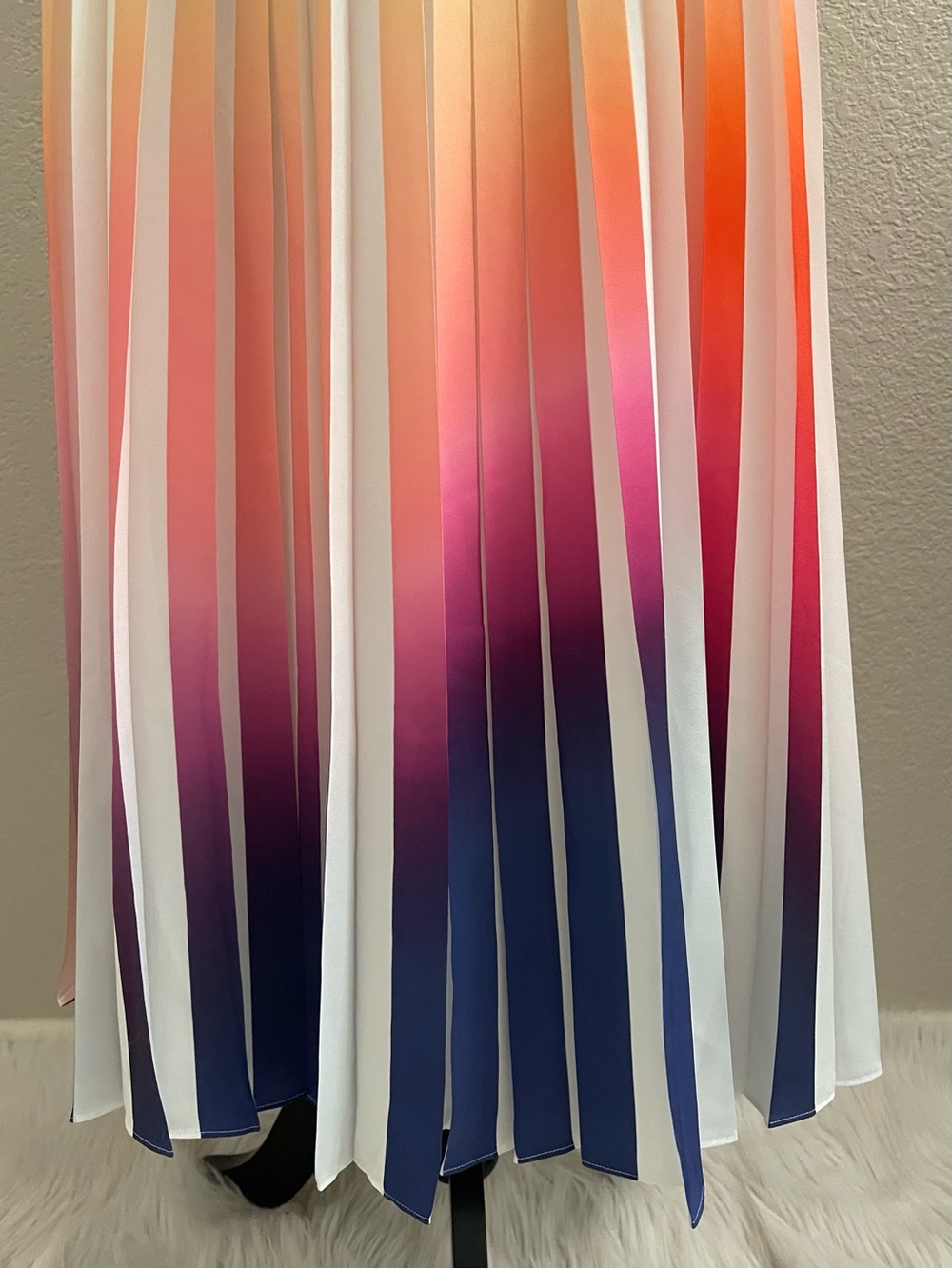 HALSTON Mollie Dress In Pleated Print - Picture 11 of 14